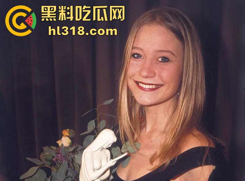 丹麦影后真枪实弹出演《女王诱罪》，后妈背着老公勾引继子，真实口交后入，找回久违的激情，太刺激了!  第1张