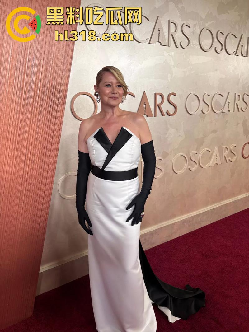 丹麦影后真枪实弹出演《女王诱罪》，后妈背着老公勾引继子，真实口交后入，找回久违的激情，太刺激了!  第2张