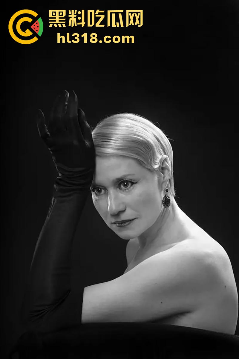 丹麦影后真枪实弹出演《女王诱罪》，后妈背着老公勾引继子，真实口交后入，找回久违的激情，太刺激了!  第3张