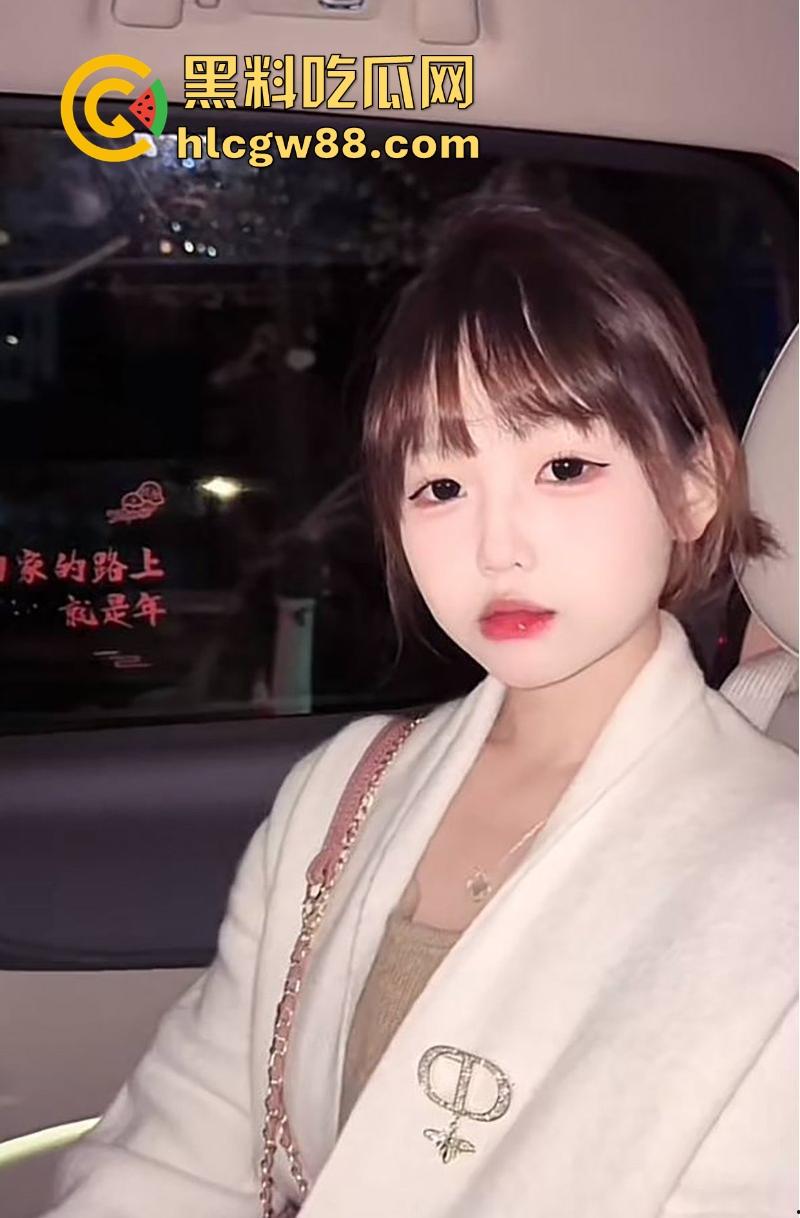 抖音高颜值网红【炒河粉】极品身材性感嫩妹 贫乳长腿可爱诱人 大尺度全裸私拍流出  第5张