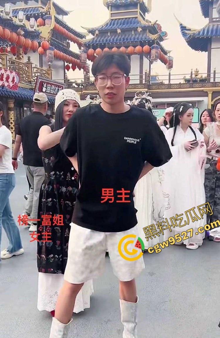 主题乐园NPC「蓝狐狸」婚内出轨榜一大姐！网恋撕逼、不雅视频满天飞，百万粉丝大咖背后的故事  第10张