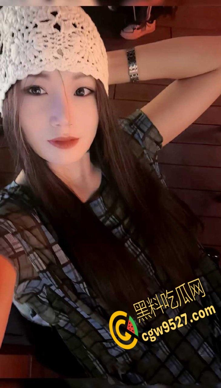 主题乐园NPC「蓝狐狸」婚内出轨榜一大姐！网恋撕逼、不雅视频满天飞，百万粉丝大咖背后的故事  第13张