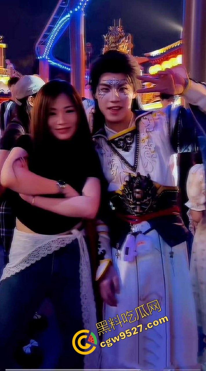 主题乐园NPC「蓝狐狸」婚内出轨榜一大姐！网恋撕逼、不雅视频满天飞，百万粉丝大咖背后的故事  第15张