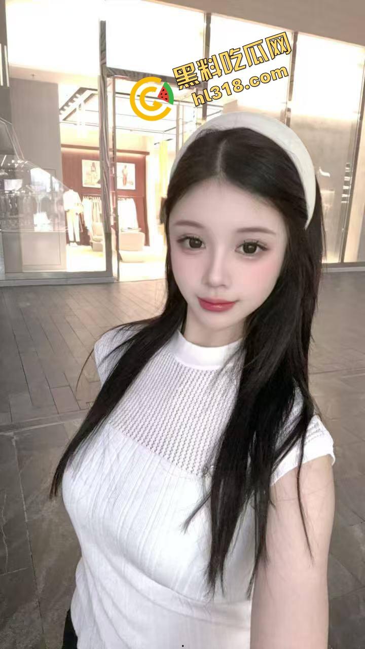 女大学生嫩逼喷水太猛，开房一操床单全湿透，粉穴夹得啪啪响，抽插几下就高潮喷水停不下来！  第1张