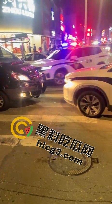 山东青岛周六福金店惊险抢劫案！十分钟内特警到场，这年头还有人敢动金店？  第4张