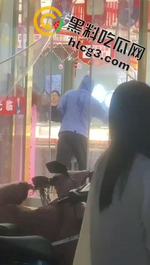 山东青岛周六福金店惊险抢劫案！十分钟内特警到场，这年头还有人敢动金店？  第10张