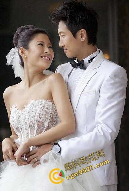 明星也淫乱！香港功夫巨星【洪金宝】儿媳【周家蔚】群交视频大曝光，1女V多男，画面真刺激  第1张