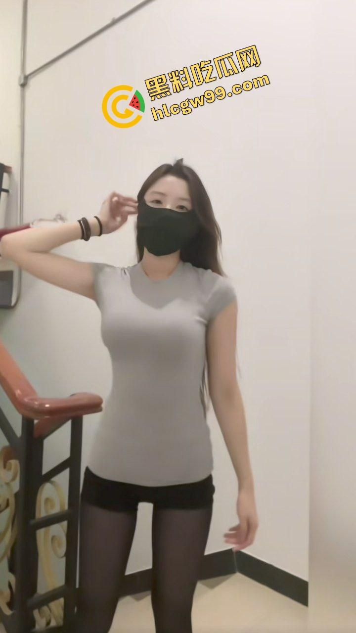 抖音极品长腿黑丝擦边女【aa腼腆小美】付费会员定制福利外泄，淫荡诱惑骚舞极其欠操！独家流出！  第3张