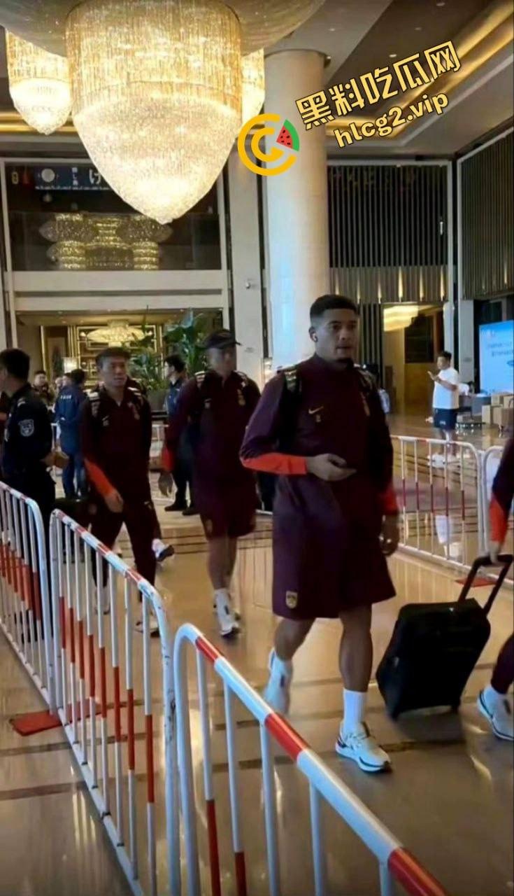 国足零蛋凯旋 “射门无力 购物给力” 惨输七球 仍能笑对人生  第2张