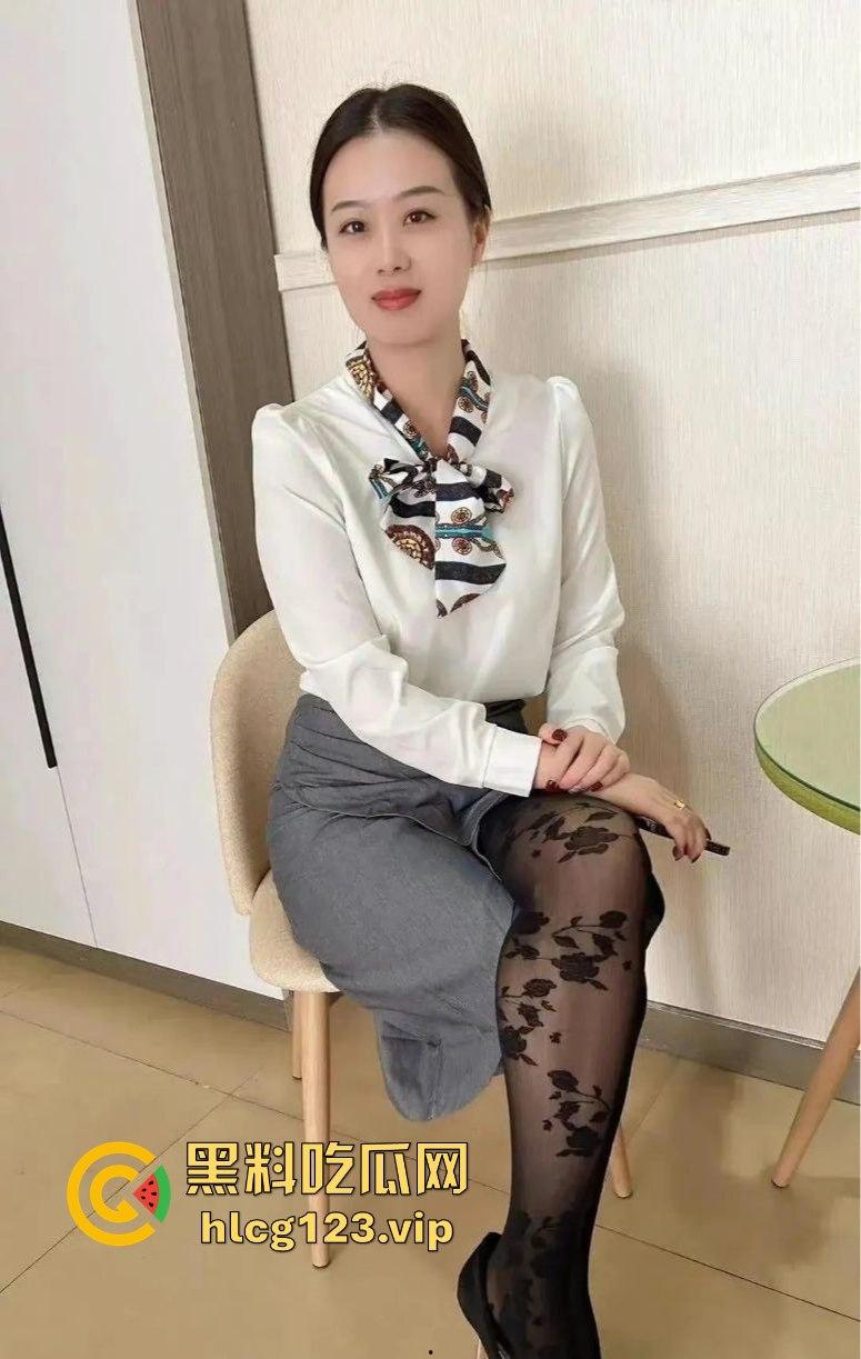 抖音爆料！江苏31岁人妻【你的晴姨】丝袜诱惑不穿内裤，妩媚撩人引发热议！  第9张