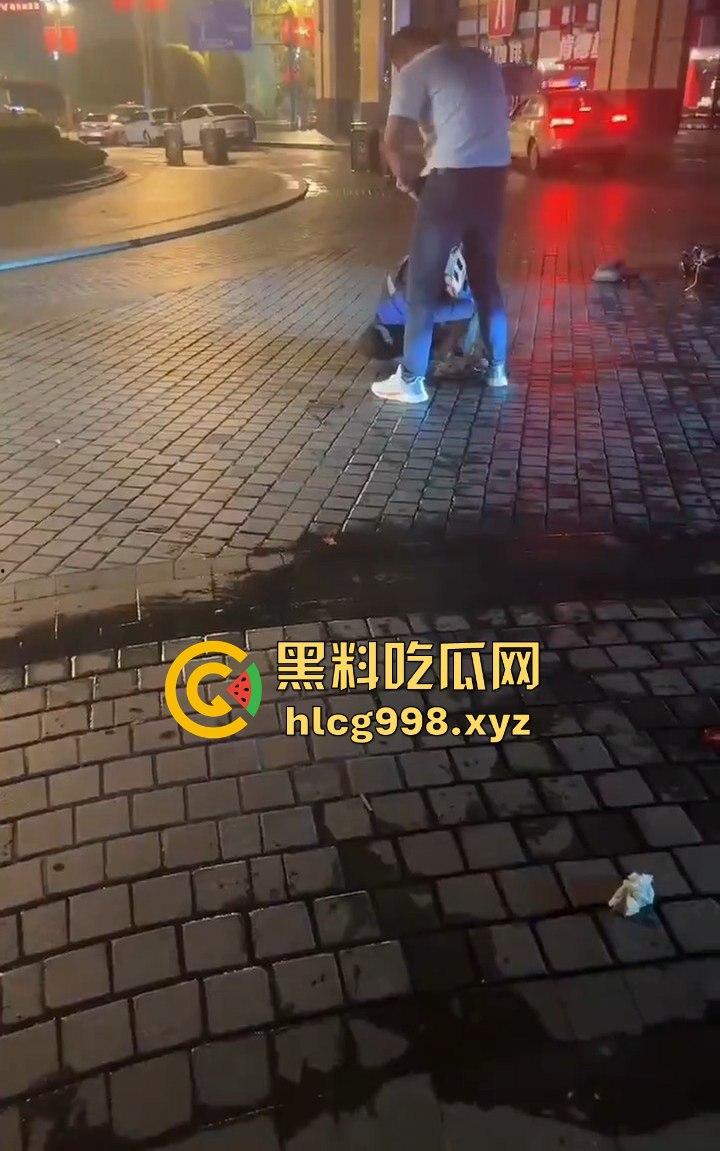 四川成都代驾闹乌龙！醉酒男误开他人车后备箱，双方争执升级，最后直接上演街头斗殴！  第4张