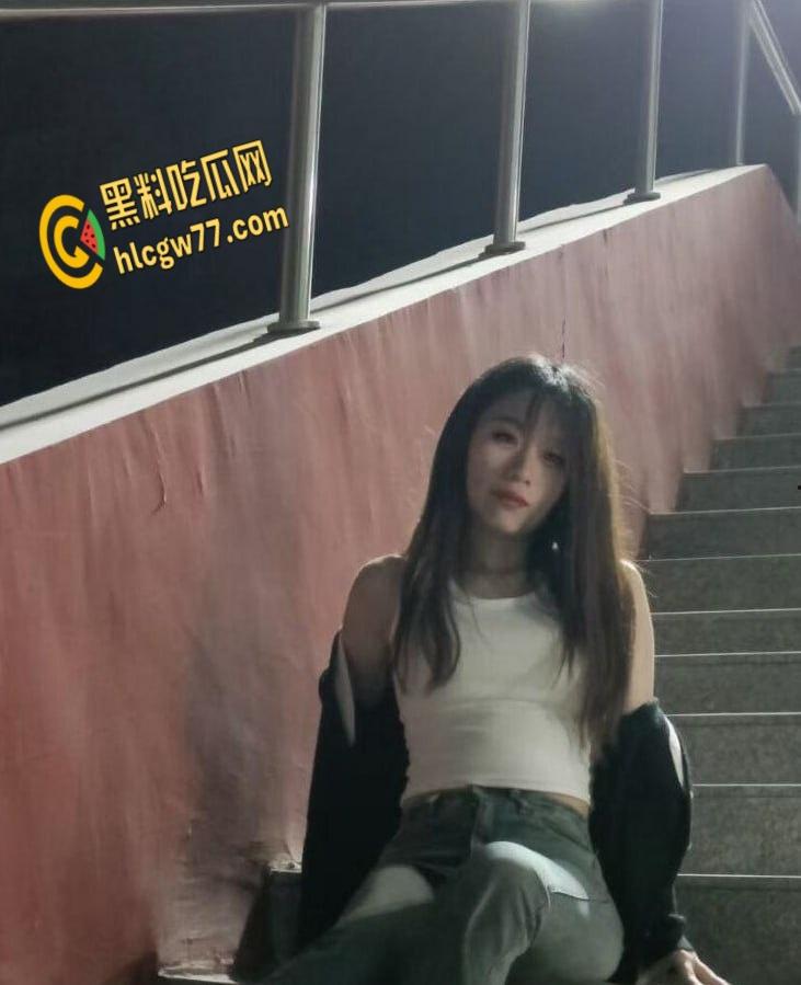 幼师【于漫】双面人生揭秘，白天甜美天使，晚上黑丝骑乘湿透整个床单！  第4张