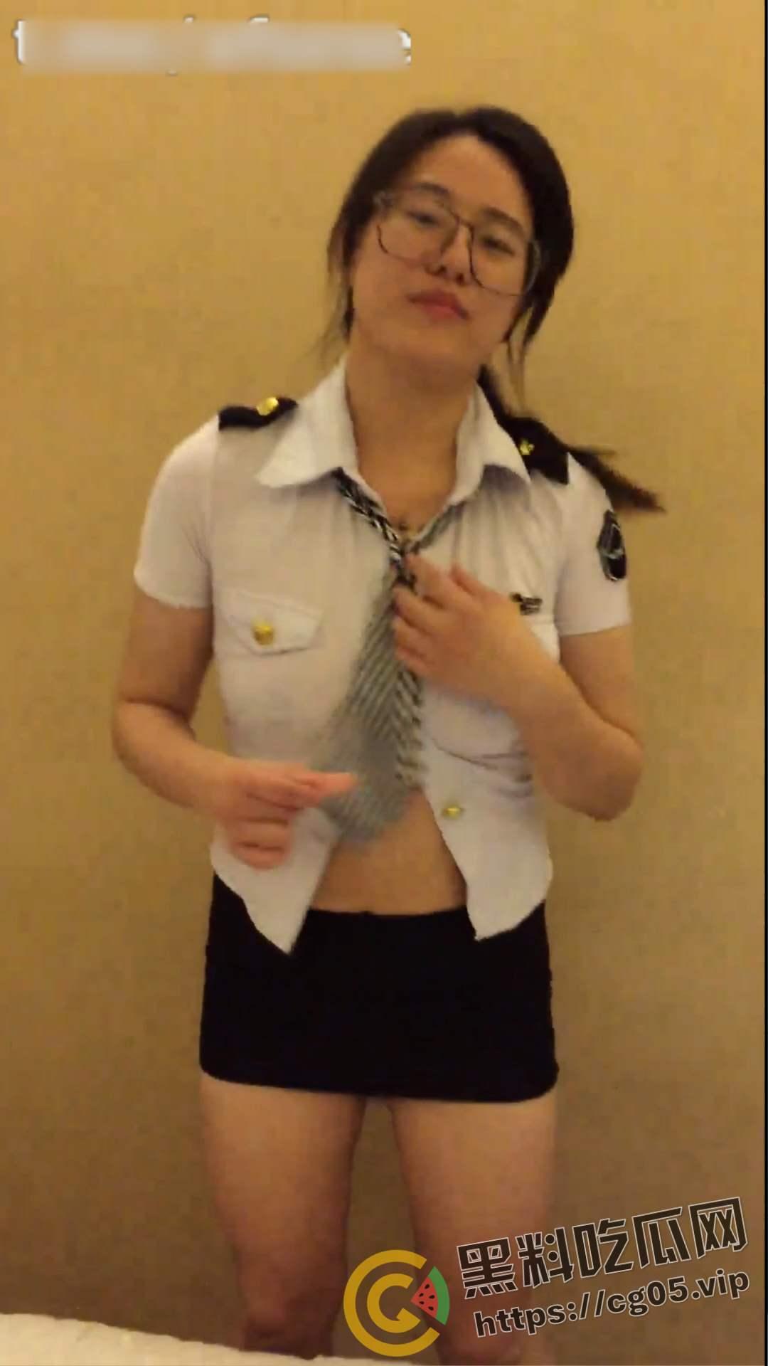 北京市第二中学 语文老师【王丽】被炮友叫做丽姐 喜欢穿cos跟炮友约炮 边做爱边跟父母打电话  第4张