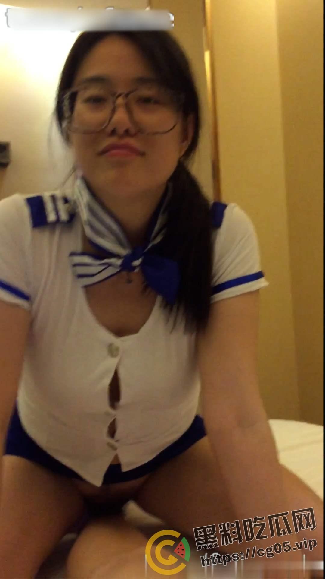 北京市第二中学 语文老师【王丽】被炮友叫做丽姐 喜欢穿cos跟炮友约炮 边做爱边跟父母打电话  第6张