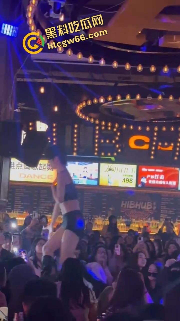 长沙春天夜店姐姐们爆玩男模，腹肌热舞搔到湿，小仙女们轮流上手，今晚不射都难！  第13张