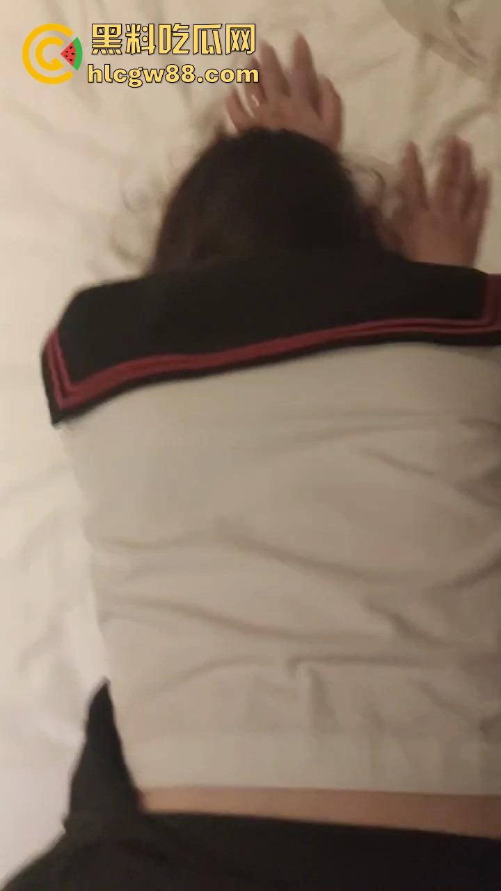 眉山白领小萝莉【王可欣】为前途甘愿献身，清纯皮下骚货制服诱惑勾领导，酒店嫩屄被干肿！  第14张