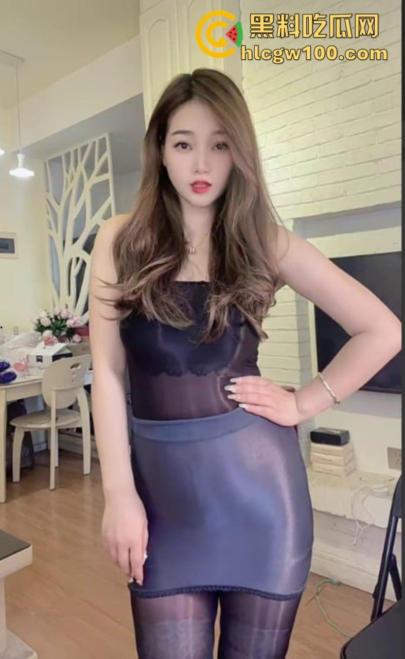 海口龙华映筱端宠物店老板娘 抖音【御老师传媒】 多部裸舞插逼自慰福利 高颜值长腿极品尤物尽显风骚  第3张