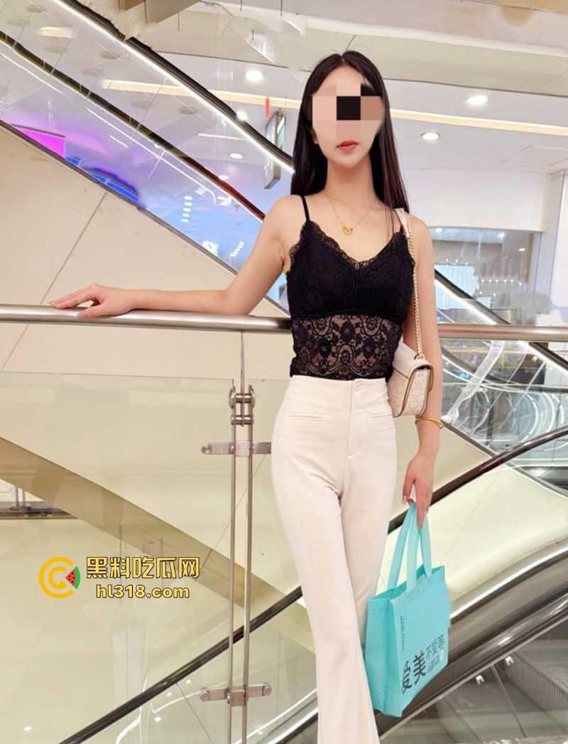 酒店约操美臀亲姐，极品性感身材，裤子舍不得脱，剪开裤缝就操，无套爆操美鲍喷水量惊人！  第2张