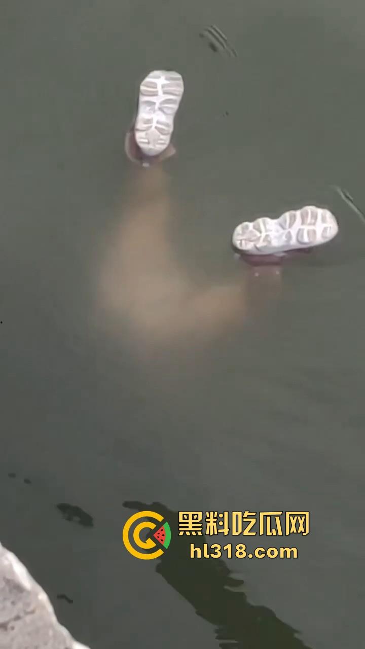 马来西亚母携女跳海轻生,疑似家庭纠纷和争夺抚养权问题，这女真狠啊，自己想不开还带上自己女儿！  第4张