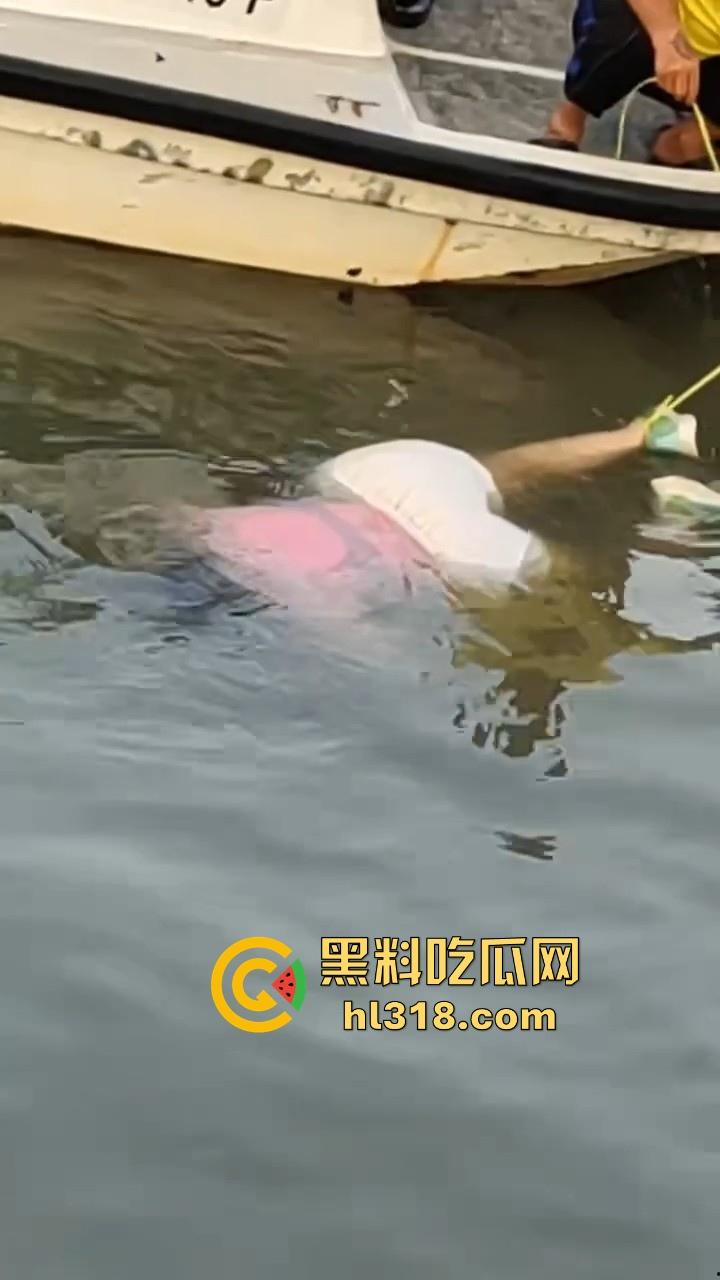 马来西亚母携女跳海轻生,疑似家庭纠纷和争夺抚养权问题，这女真狠啊，自己想不开还带上自己女儿！  第5张