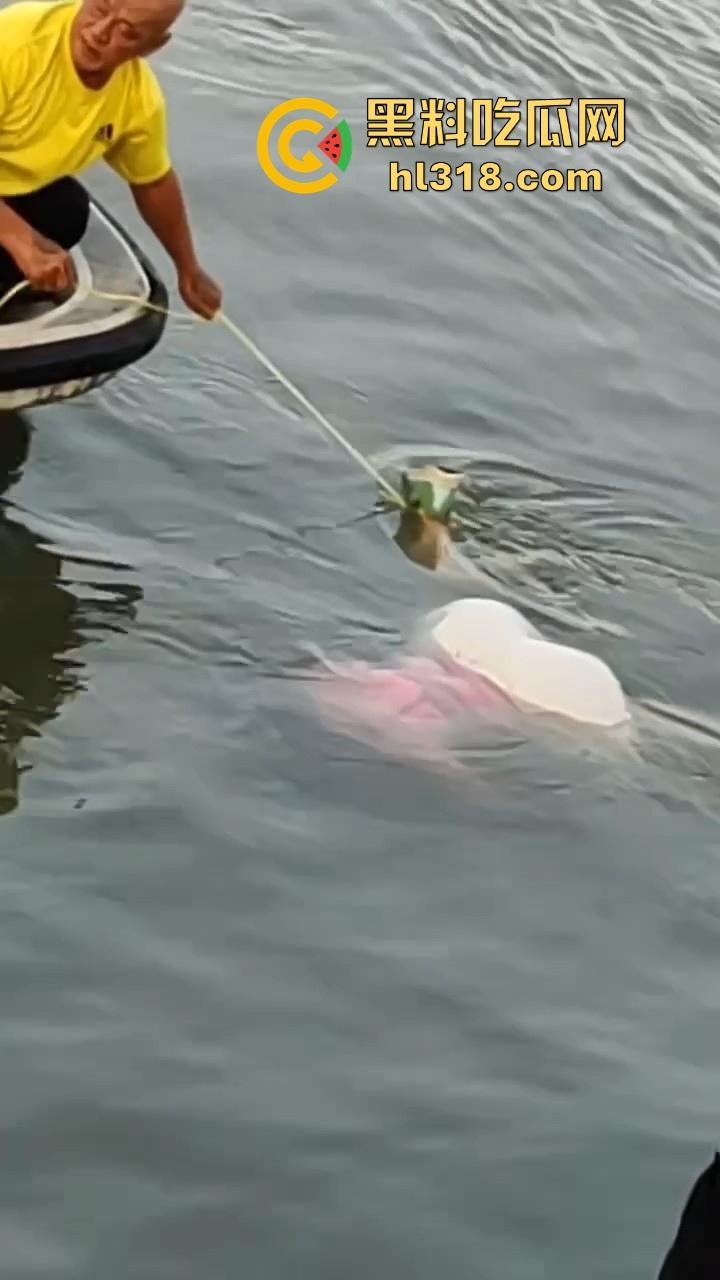 马来西亚母携女跳海轻生,疑似家庭纠纷和争夺抚养权问题，这女真狠啊，自己想不开还带上自己女儿！  第6张