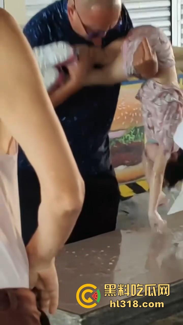 马来西亚母携女跳海轻生,疑似家庭纠纷和争夺抚养权问题，这女真狠啊，自己想不开还带上自己女儿！  第7张