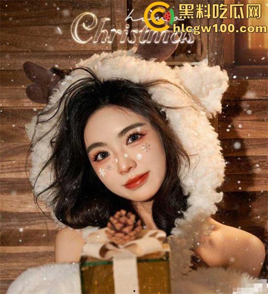 青岛科技大学顶级校花【张星研】被金主抱起来玩弄，骚穴湿的都拉丝了，高潮脸太上头  第2张