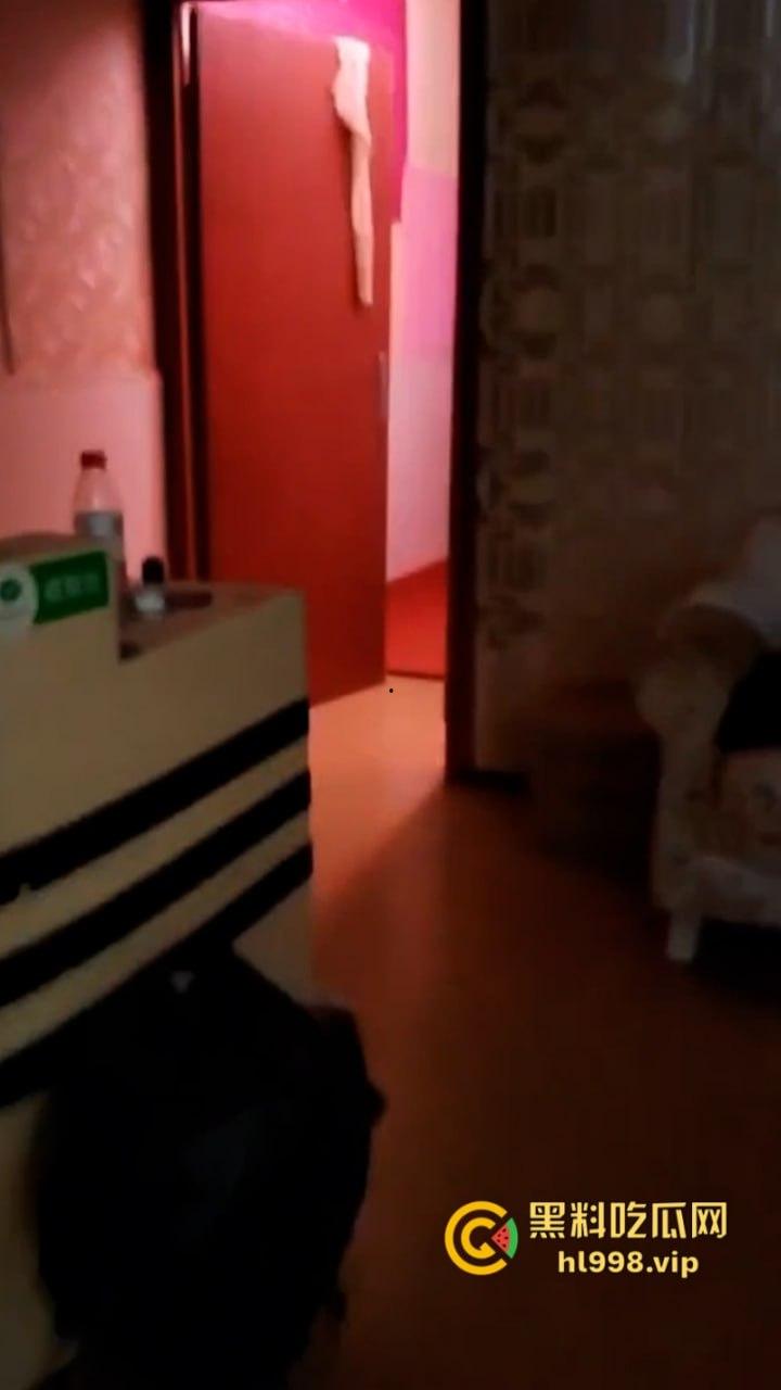 酒香不怕巷子深 小黑屋里藏野鸡 真实探店鸡店女性工作者赚钱的“辛苦历程”  第5张