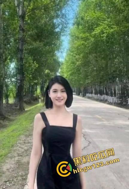 日照女大学生『孙欣欣』体育生前后夹击坐脸吃鸡双手撸两根，3P群啪、吃鸡69全来玩得跟条狗一样！  第4张