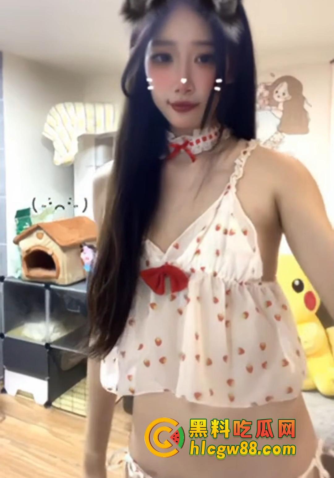 舔狗充钱才看的骚逼裸舞，这里全网白嫖，抖音封杀的性感热舞大秀，这里限时免费撸到爽，错过就亏大了！  第3张