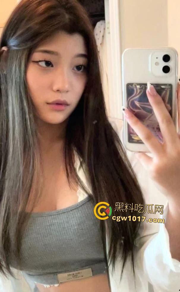 韩国女网红被富豪调教成狗，自拍舔脚舔地板表忠心，被栓狗链狠操，谁知一分钟早泄秒射，这钱赚得太轻松了！  第1张