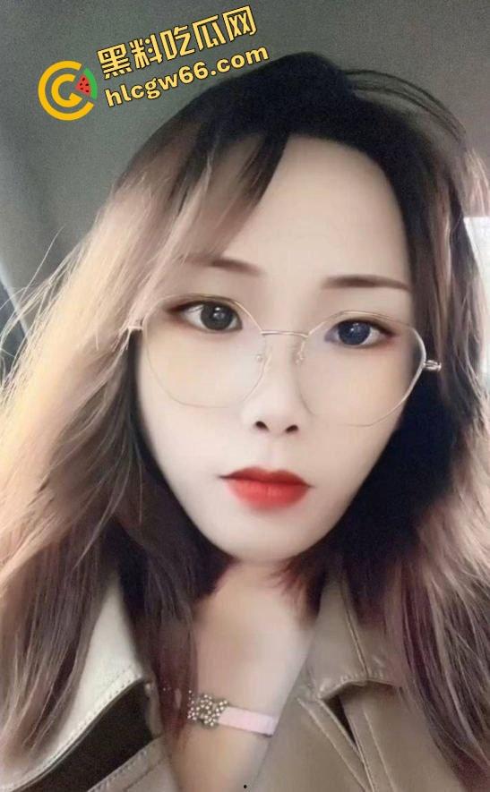 佛山小区人妻骚妇『邵萍丽』偷情嫌老公三下完事，转头让我操得腿软叫不停，高潮后主动舔鸡巴喊香！  第4张