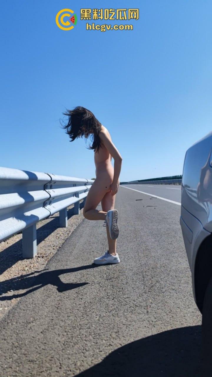 年轻人真会玩 90后性瘾情侣【糖糖】追求新鲜刺激的快感 户外露出完成各种任务！  第2张