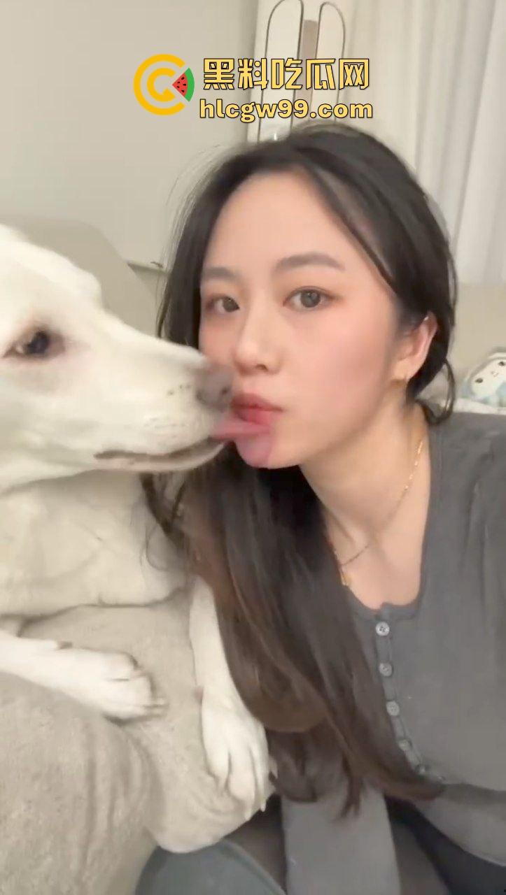 逆天炸裂反差母狗人兽交配！御姐骚鸡与自己宠物狗舌吻互舔亲嘴接吻，这是哪位兄弟转世成功了？  第8张