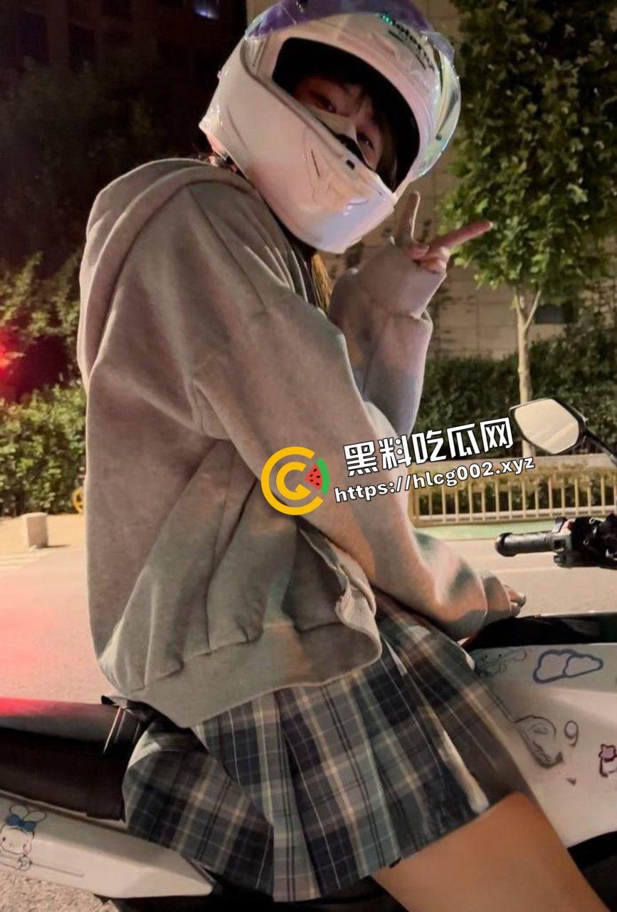 顶级约炮大神江南第一深情猎艳！无套内射04年JK机车萌妹 娇喘诱人！  第2张