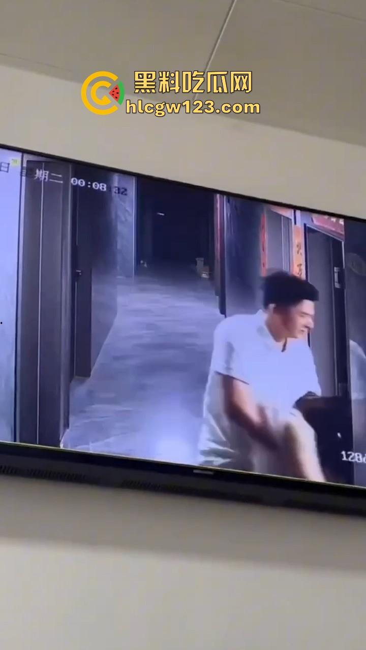 美女520当晚酒醉被两名男子捡尸 强行拖入酒店房间 轮奸2小时酒醒后才被救出 最终两人被拘！  第3张