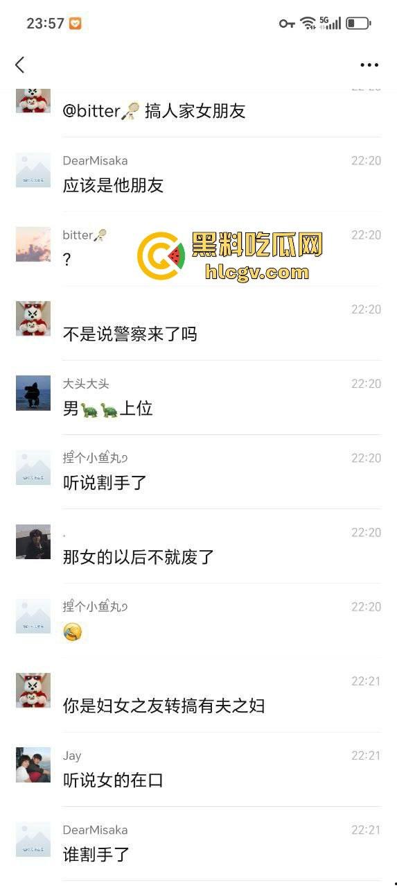 汕头街头捉奸现场变大乱斗！男子抓现行，揪老婆头发猛打，小三哥真爱护花抱腿求饶！  第4张