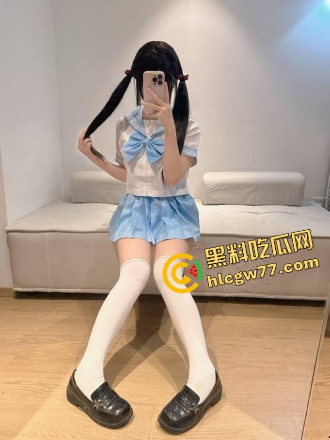 二次元【小鱼呆呆】脑户外露出，Lo装萝莉嘴甜骚货，穿JK被金主野战爆操，小白虎嫩得发光！  第6张