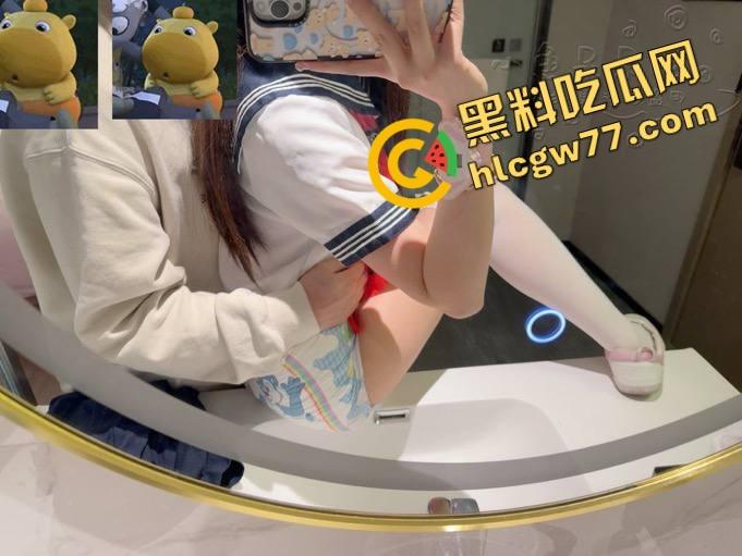 二次元【小鱼呆呆】脑户外露出，Lo装萝莉嘴甜骚货，穿JK被金主野战爆操，小白虎嫩得发光！  第21张