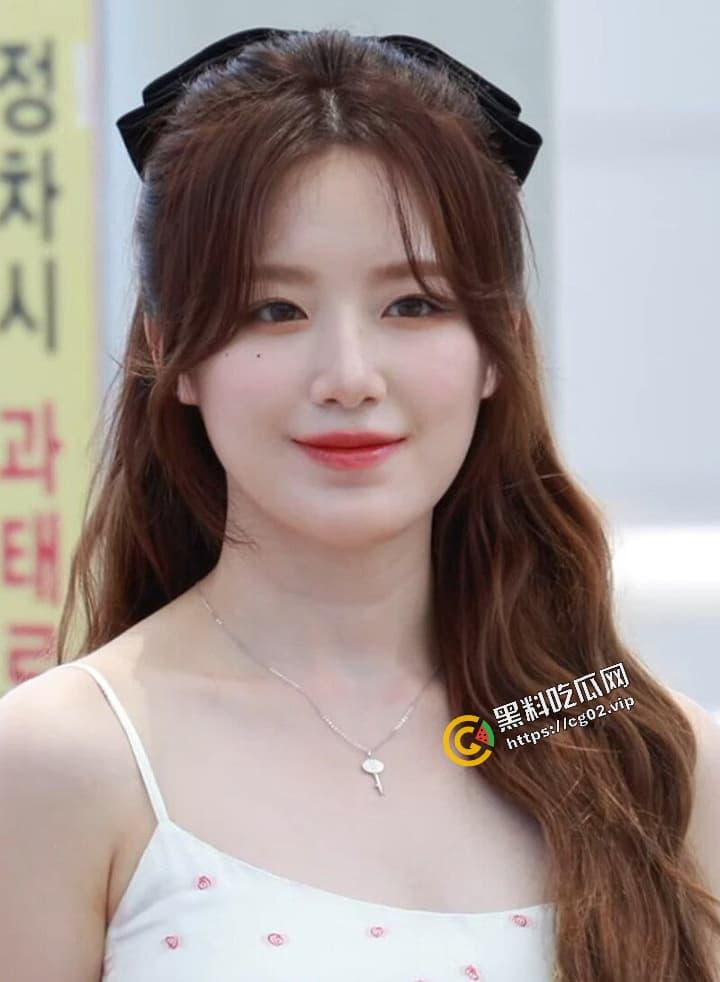 韩国女团 (G) I-DLE 台湾成员 叶舒华 露奶秀 跳舞时动作太大不慎漏点 现场表演真空上阵  褐色乳头小奶一览无余 第4张