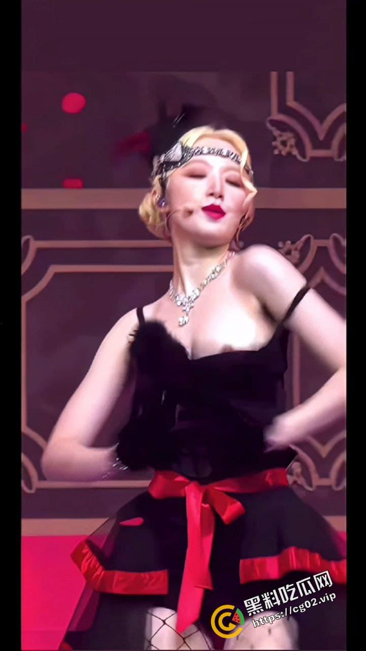 韩国女团 (G) I-DLE 台湾成员 叶舒华 露奶秀 跳舞时动作太大不慎漏点 现场表演真空上阵  褐色乳头小奶一览无余 第7张