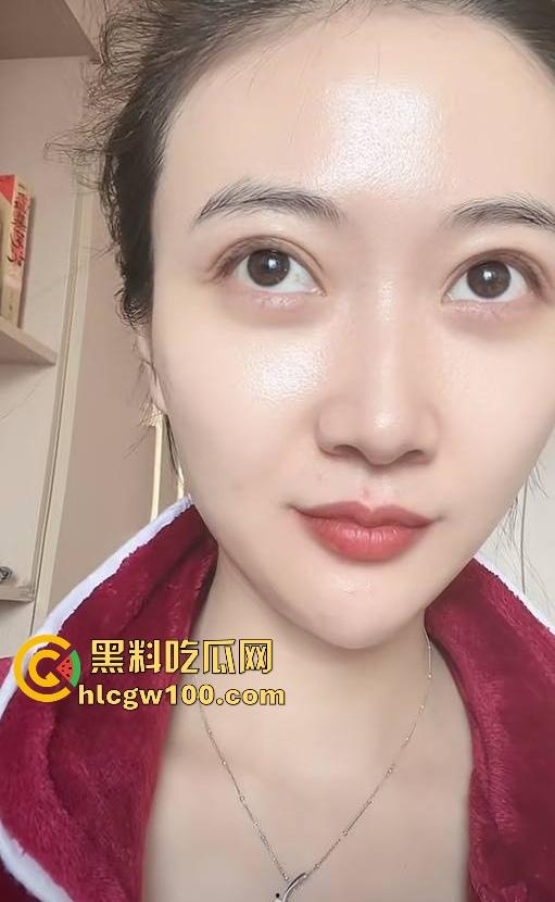 抖音美艳少妇【向子】露脸私密视频泄露，骚气动作极致勾引让人看傻眼！  第3张