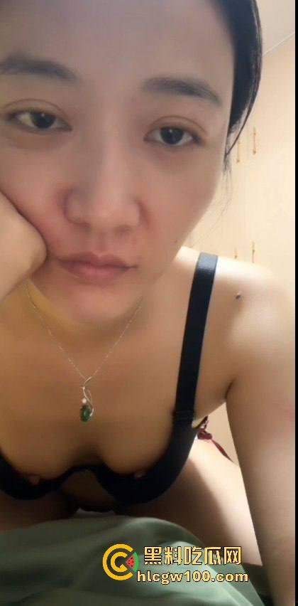 抖音美艳少妇【向子】露脸私密视频泄露，骚气动作极致勾引让人看傻眼！  第6张