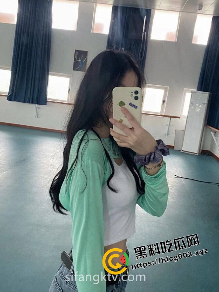 印象足拍付费流出！甜美在校学妹的美脚足交 笑起来哥哥的心都花了 赶快把大屌塞进嘴里  第4张