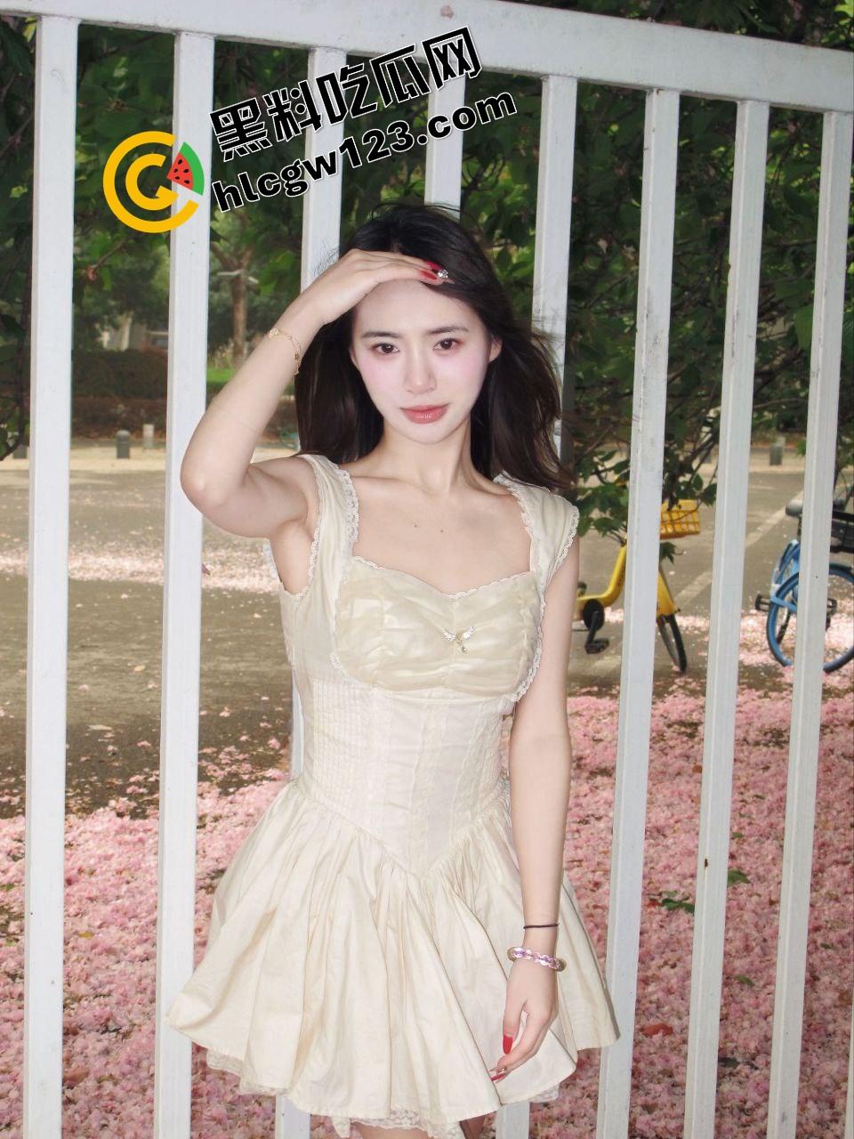 南京链家女销售商务母狗『吉琳娜』被客户爆插还在微信接单回消息别逼逼，我在忙！  第2张