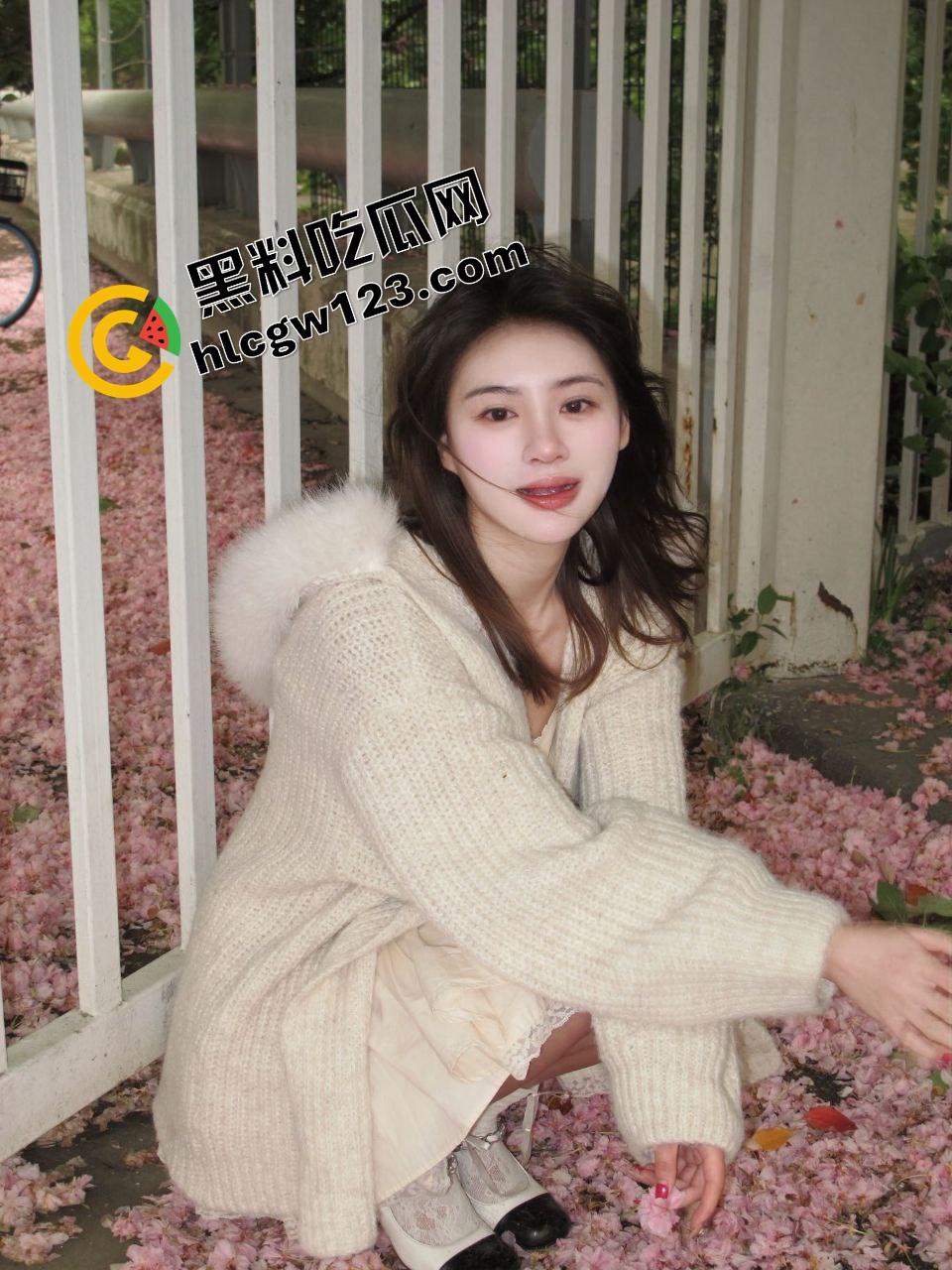 南京链家女销售商务母狗『吉琳娜』被客户爆插还在微信接单回消息别逼逼，我在忙！  第4张