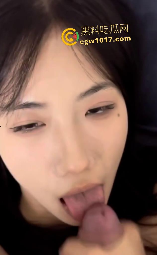 天津大学音乐学院【周田甜】，跪凉席被男友后入疼哭，逼就像昨晚吃的生蚝一样肥，破环境简陋还学人操B！  第1张