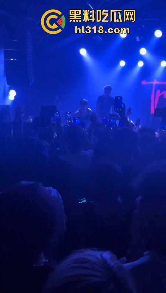 杭州TrapCN酒吧，猥琐男近距离射美女腿上，猥亵行为引发全场diss，你别说这哥们挺hip hop的！  第5张