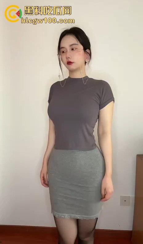 抖音巨乳网红原【固执的守村人雪bee】现【恩果】收费福利爆出，跳蛋直播爽到翻白眼！  第2张