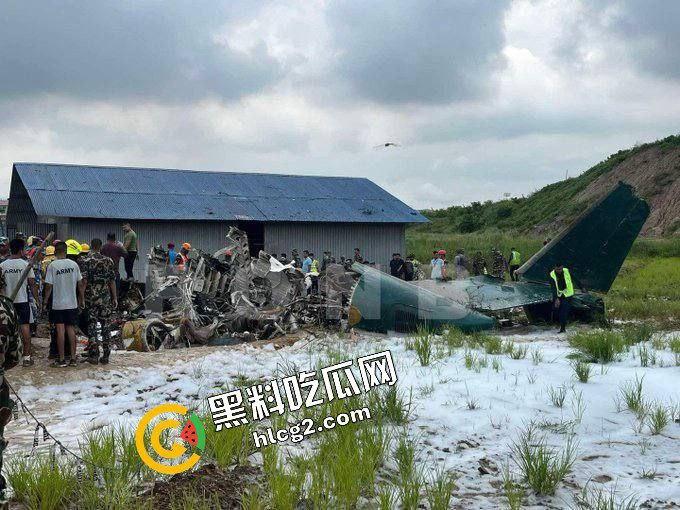 7月24日 尼泊尔加德满都机场一客机起飞时坠毁 事故造成22人不幸死亡！  第6张